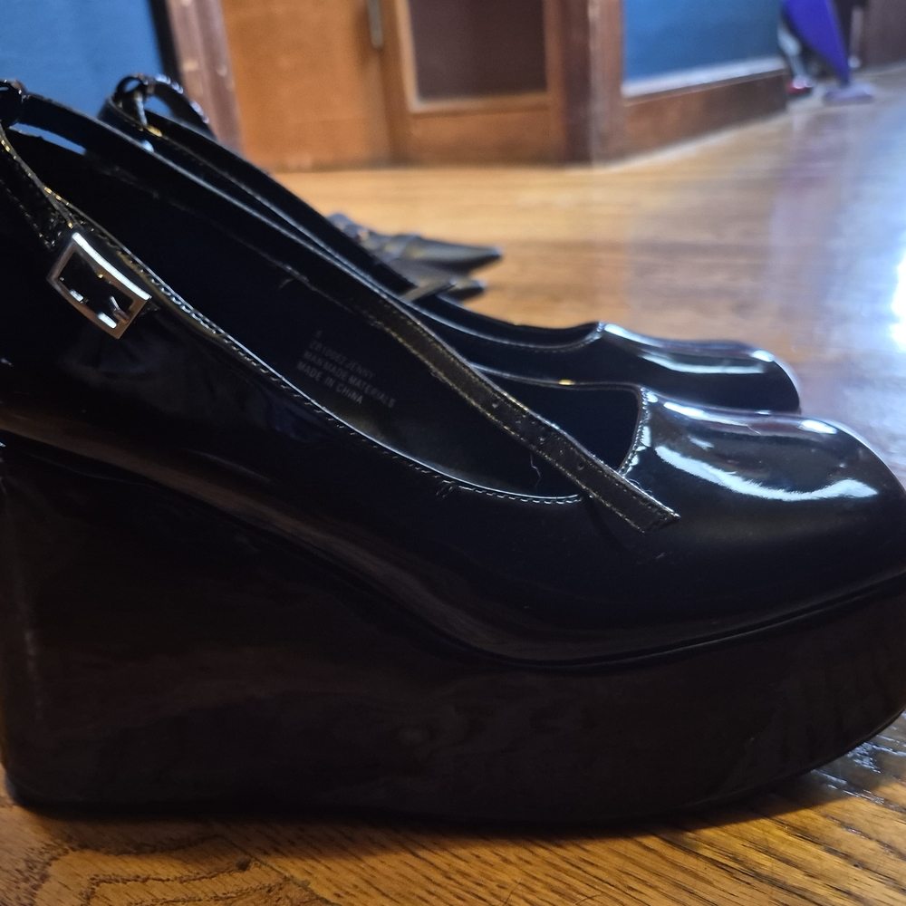 Cape Robbin Black Platform Wedges